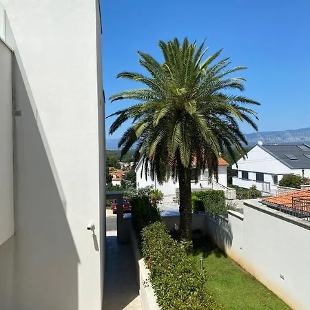 Santorini Krk With Private Pool Apartman Njivice