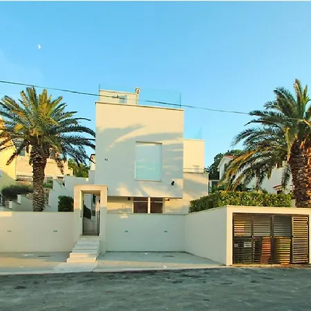 Santorini Krk With Private Pool 公寓 *